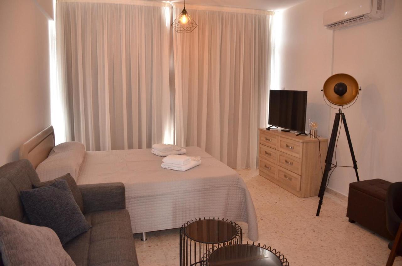 Almyria Apartments - By Imh Travel & Tours Paphos Buitenkant foto